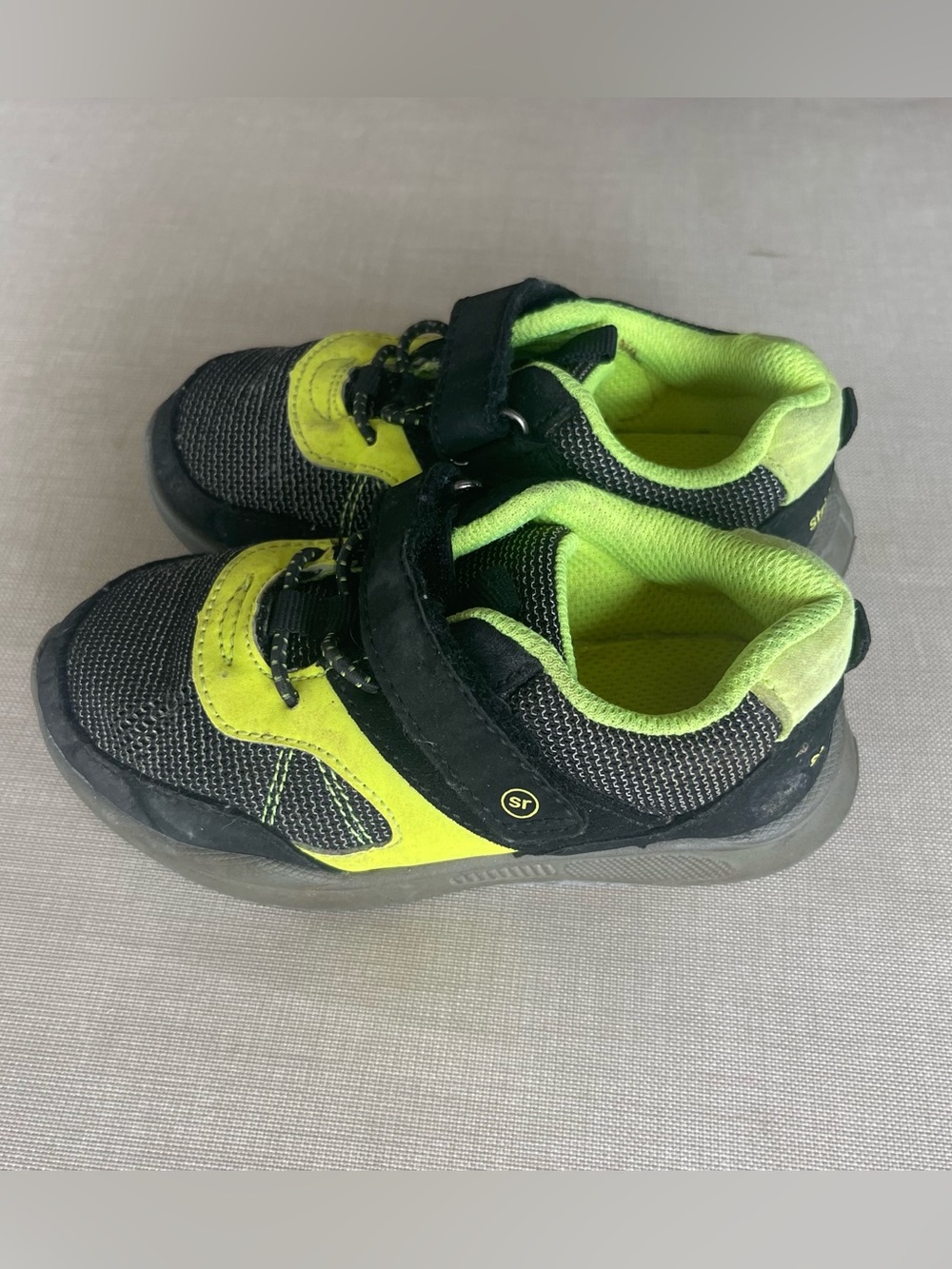 Stride Rite Kids Black & Neon Green Athletic Sneakers size 9